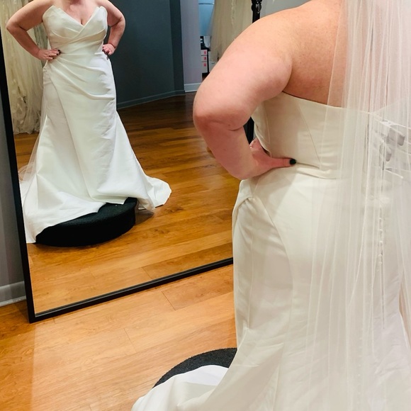 Martina Liana Strapless Wedding Dress Style 1557 size 18 - Picture 3 of 8